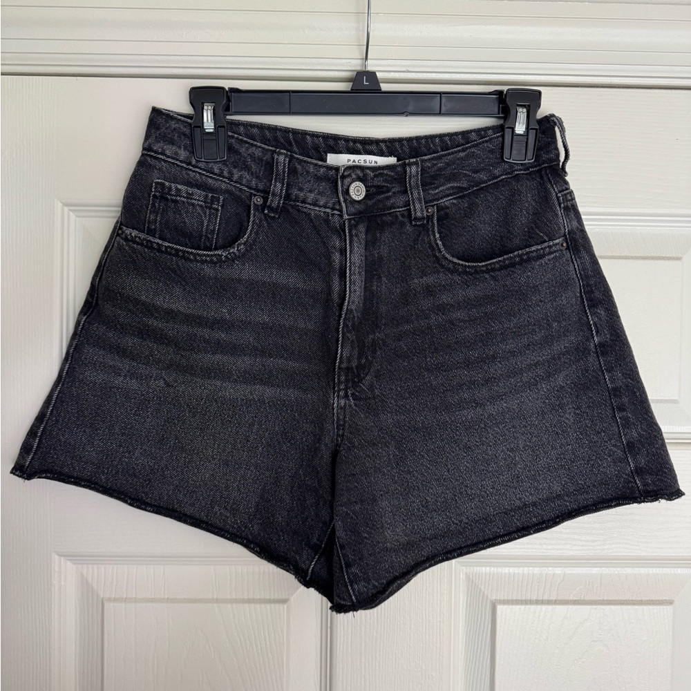 Pacsun Mom short size 26